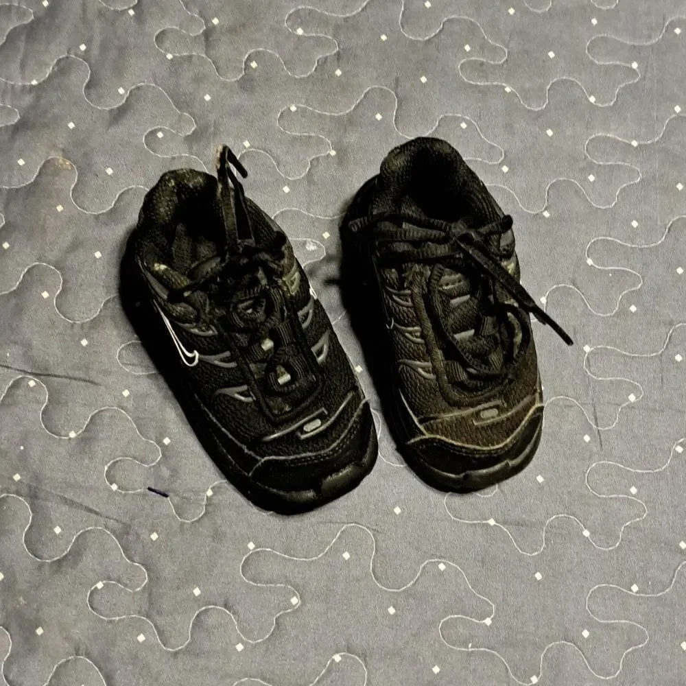 Nike black shoes size 4C